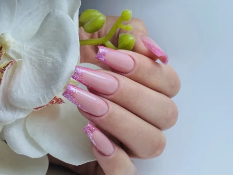 Unghii gel sau semipermanent